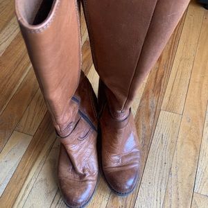 Leather boots size 8-1/2 Mediun